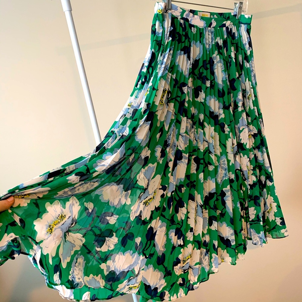 ✨GORGEOUS Maeve Floral Midi Skirt✨